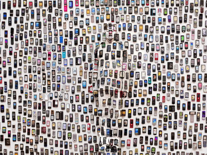Artist Liu Bolin lost in a sea of mobile phones