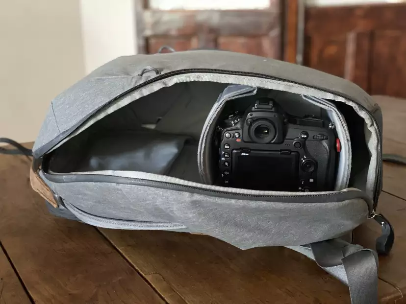 Left side pocket with camera body