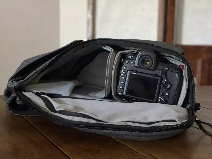 Left side pocket with camera body