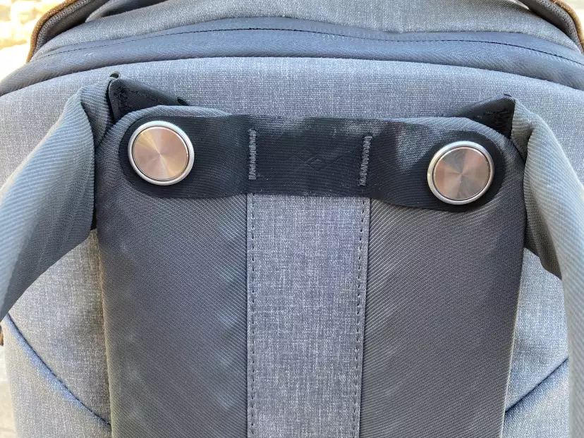 Shoulder straps rotate perfectly
