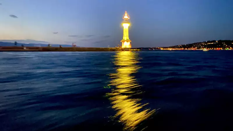 Geneva harbour light reflecting in the lake