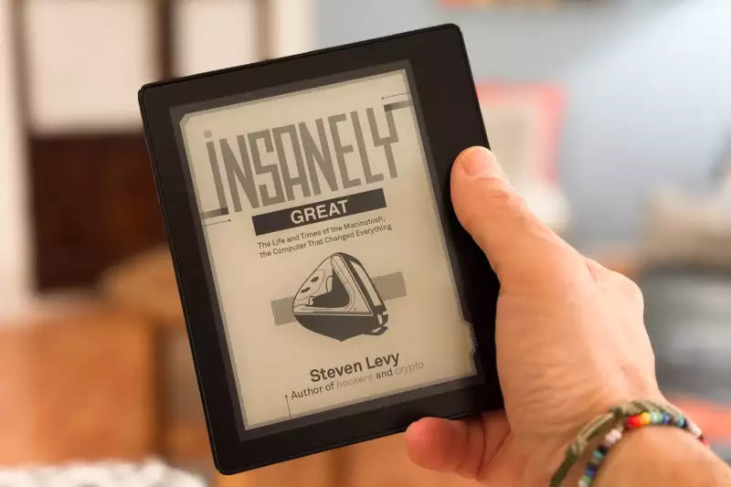 Holding my 1st generation Kindle Oasis in my right hand