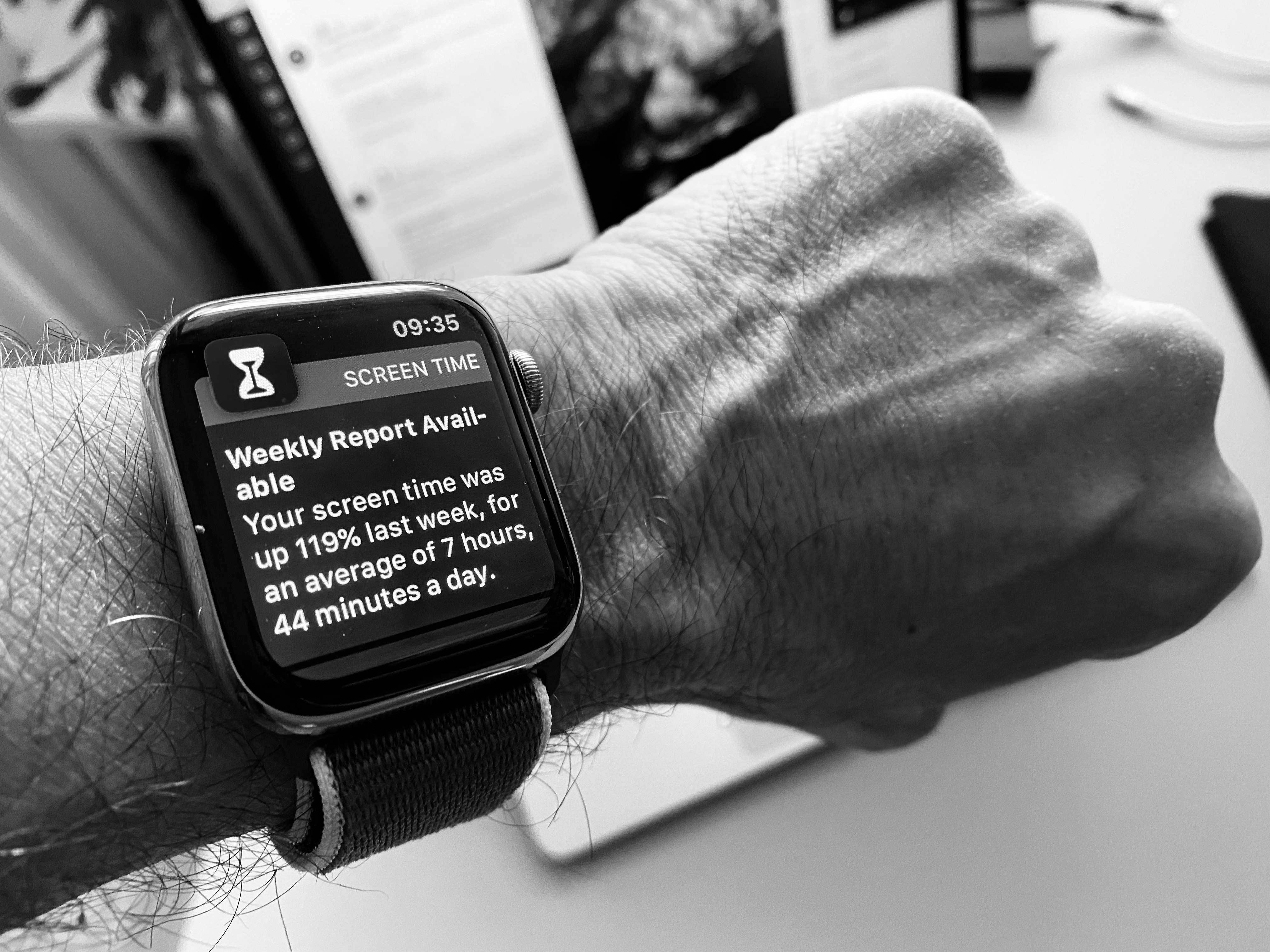 Apple Watch displaying last week's screen time