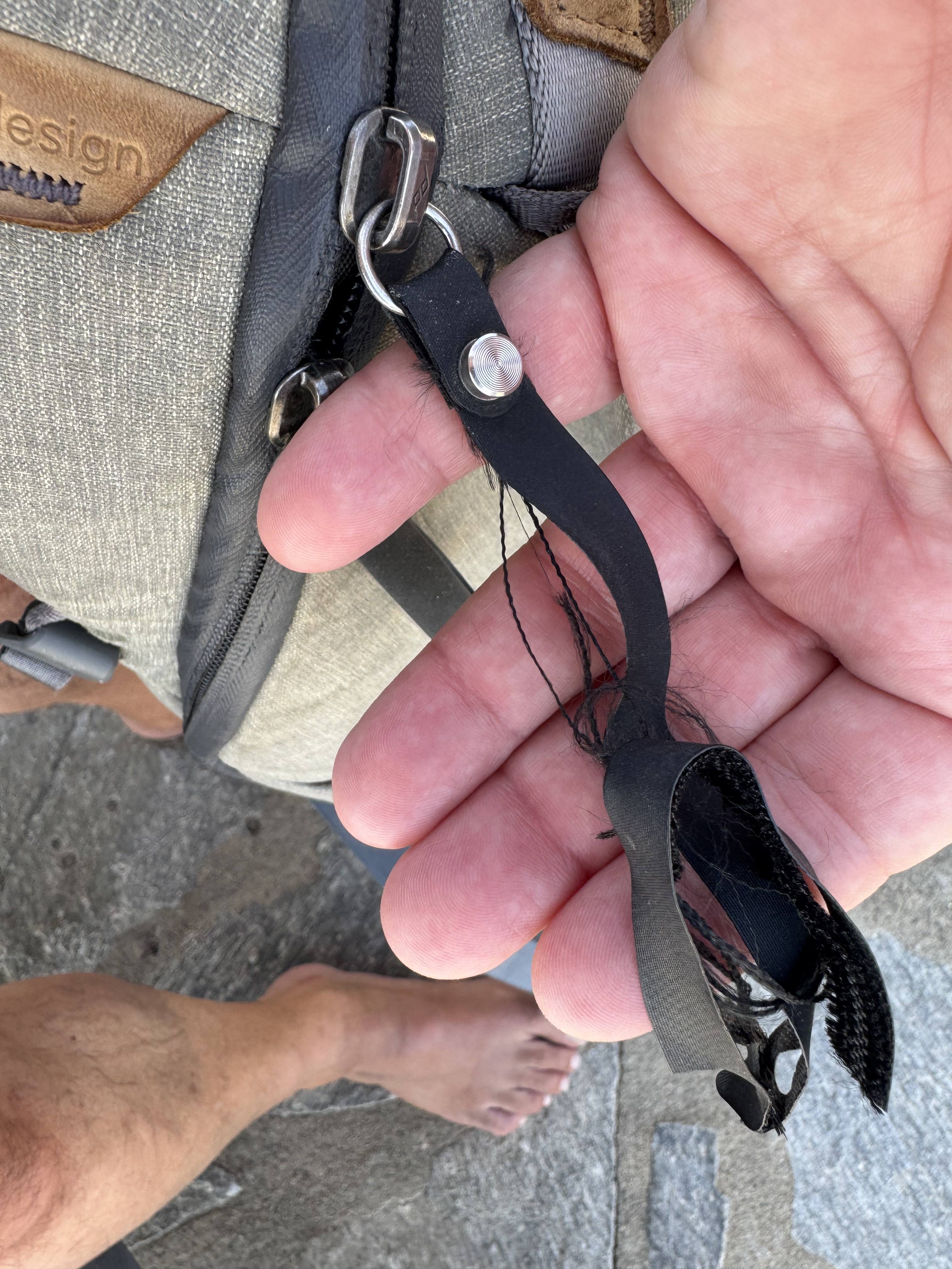 Different view of the front zip pulls - the fastening one is falling to bits