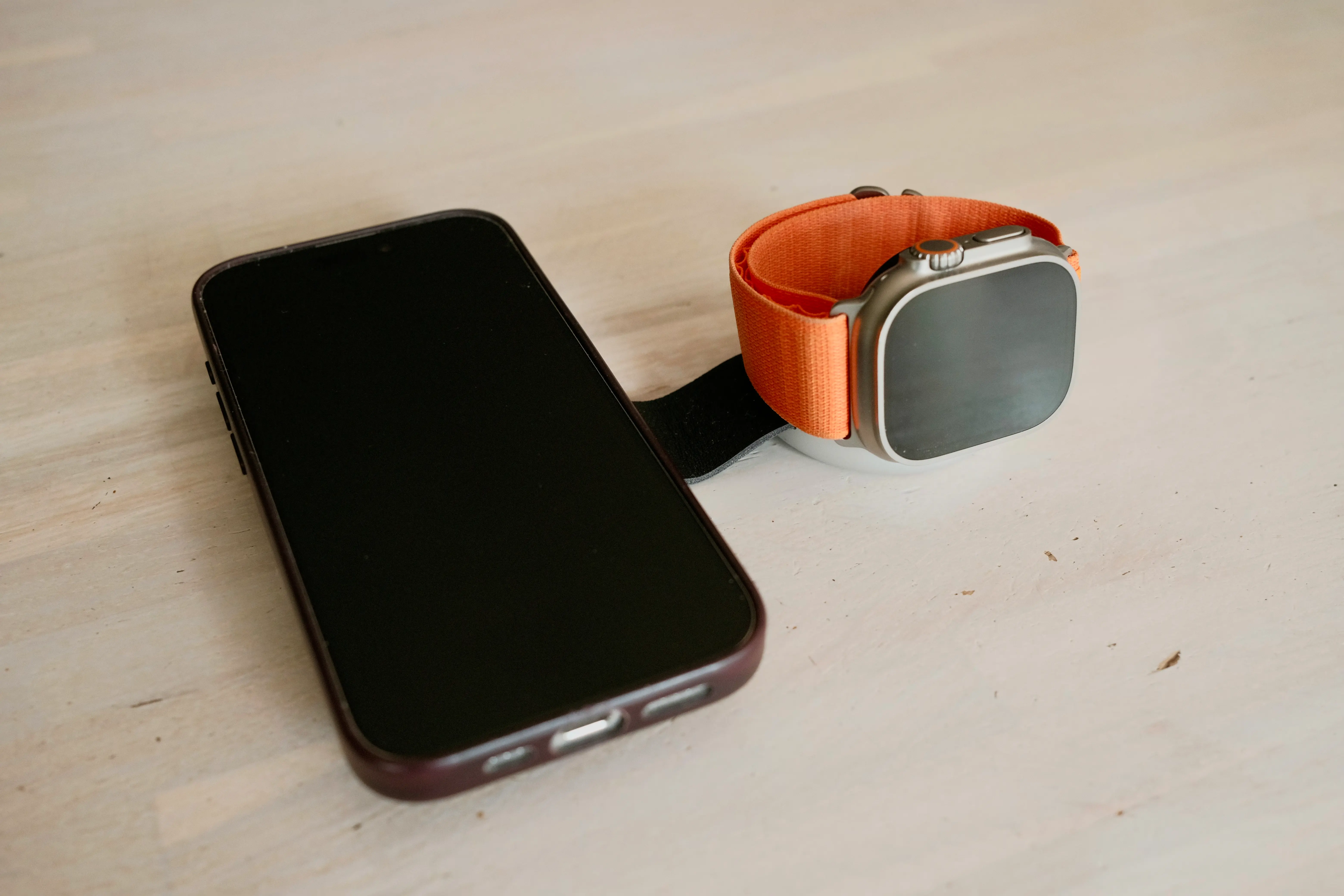 Apple Watch and iPhone on TwelveSouth Butterfly charger