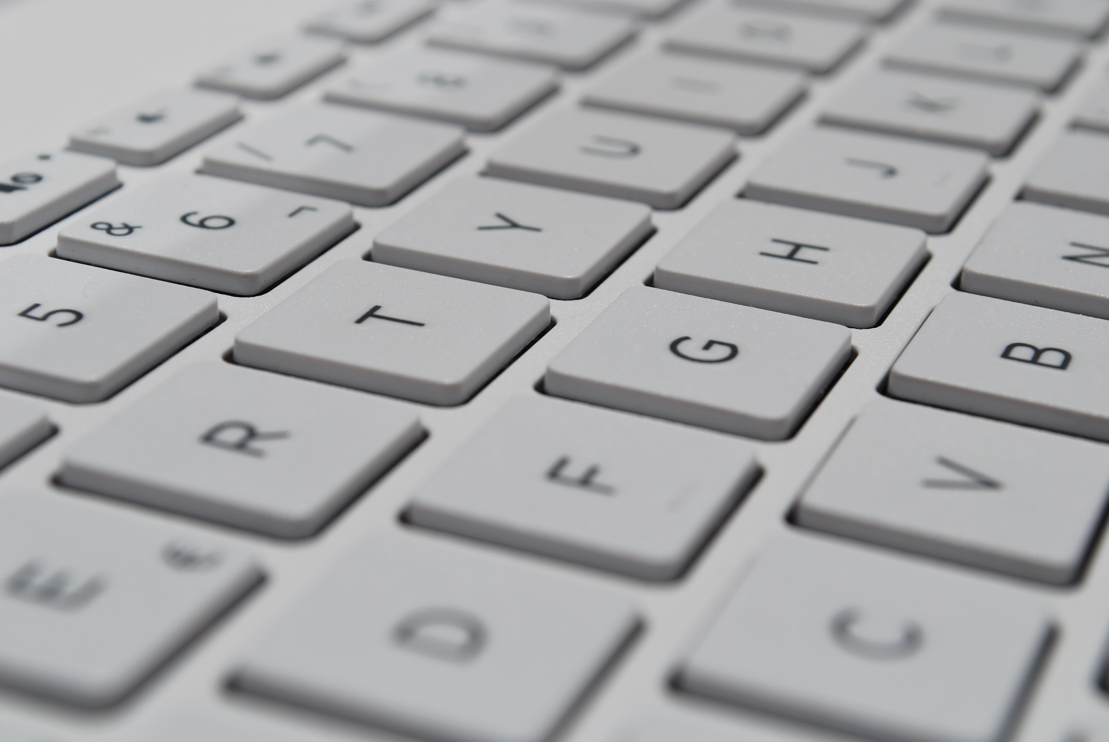 Apple Magic keyboard. Photo by Sergi Kabrera on Unsplash